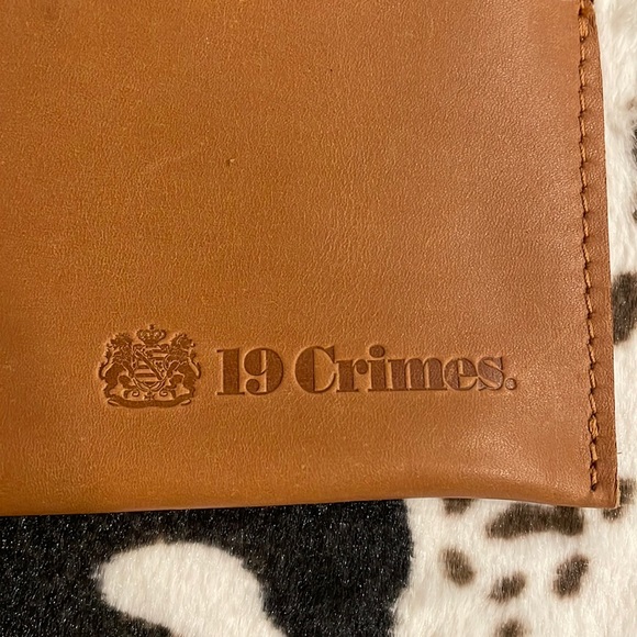 🍍Limited Edition 19 Crimes Leather Electronics Travel Case - Picture 3 of 4